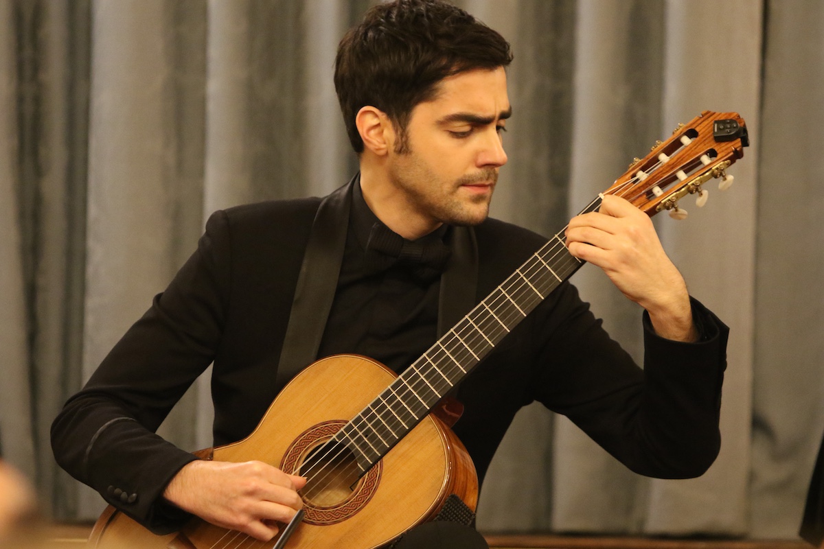 Top 10 Classical Guitarists Every Music Lover Should Know hero image