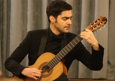 Top 10 Classical Guitarists Every Music Lover Should Know image sidebar